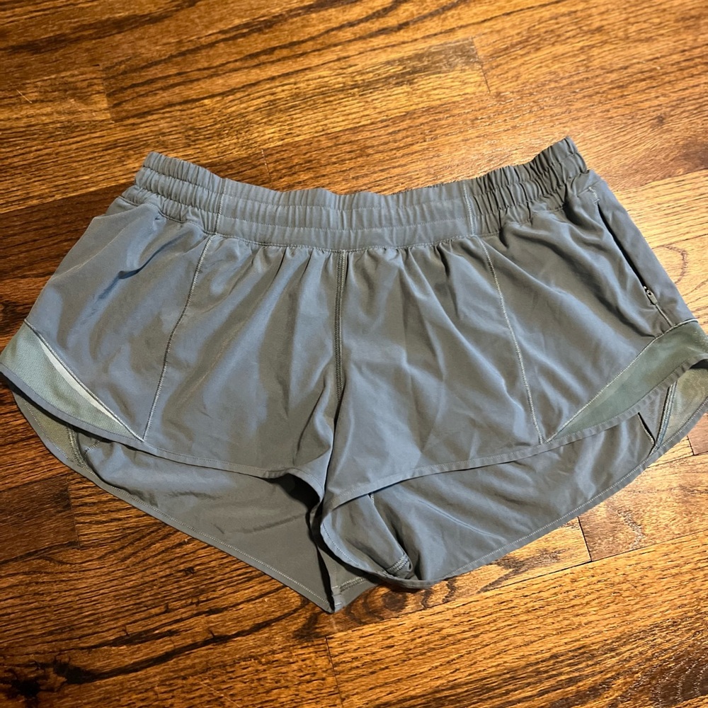 EUC Womens Lululemon Hotty Hot Shorts